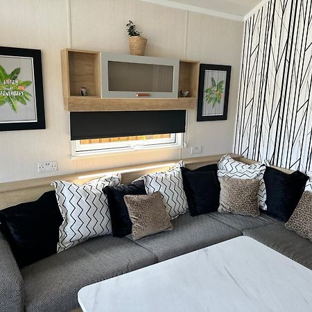 The Pods At Haulfryn Caravan Park Whitford 外观 照片