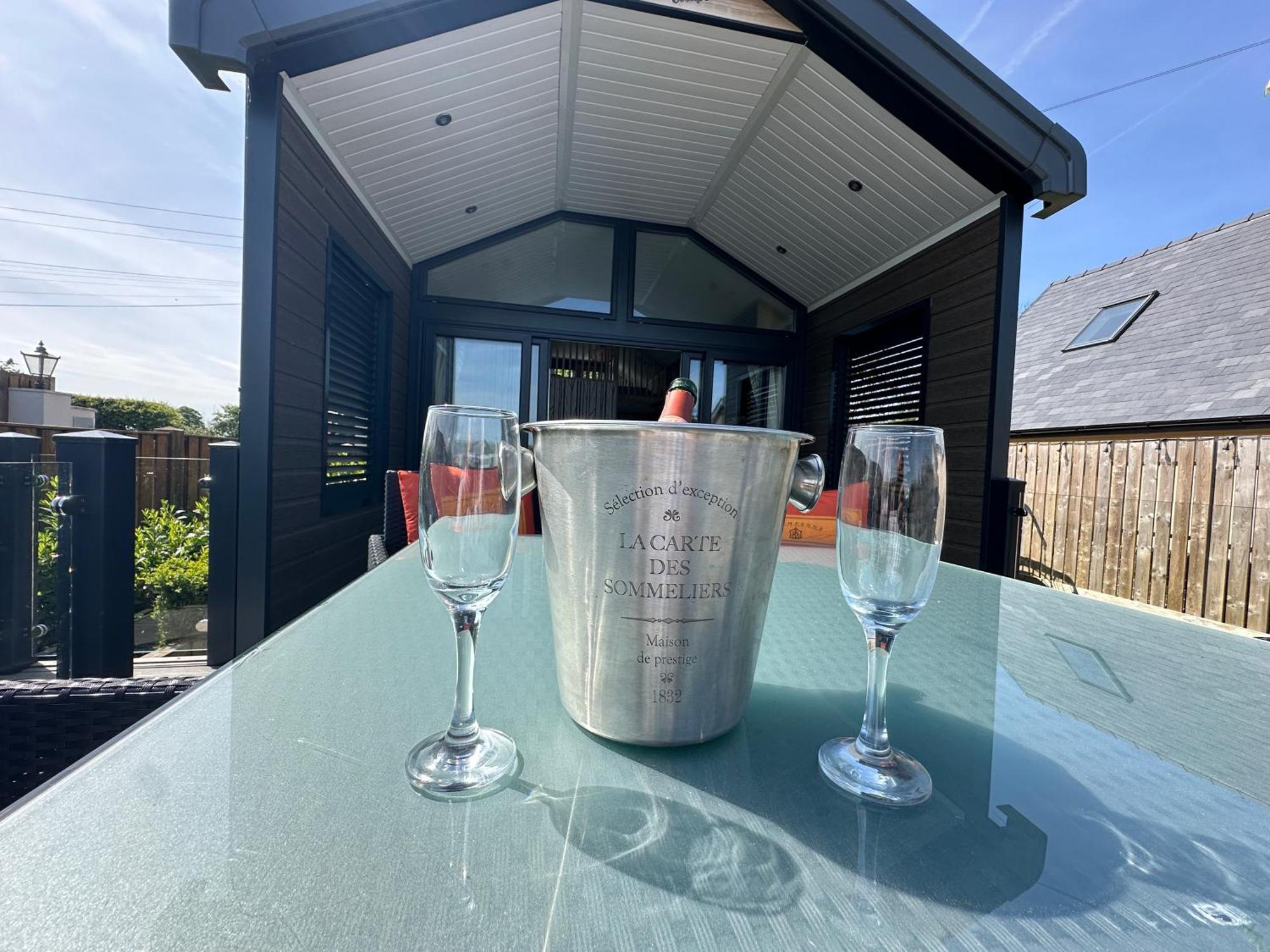 The Pods At Haulfryn Caravan Park Whitford 外观 照片